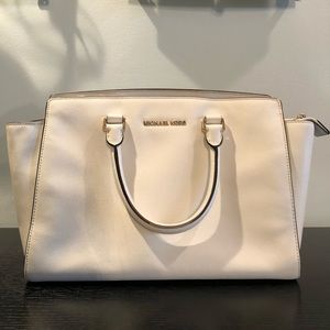 Micheal kors white purse